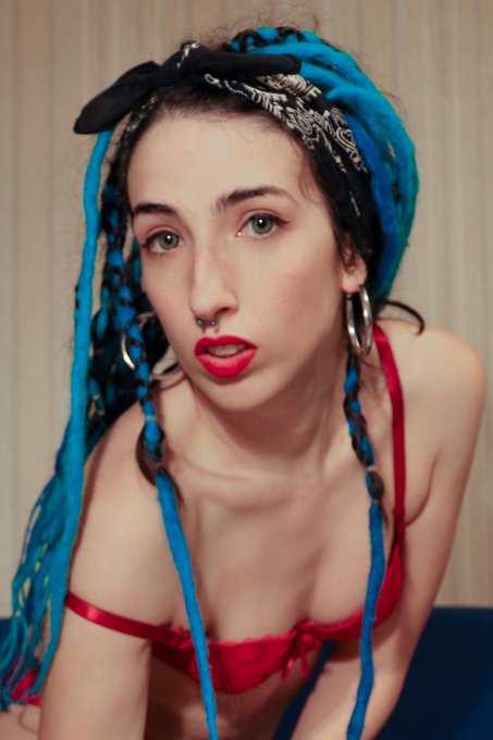 https://t.co/D8i7bjqgNK Mad Queen - Dread blu e intimo rosso  #madqueen #bluehair #bandana #altmodel<a href="/tag/lingerie"class="tags"><span>#lingerie</span></a><a href="/tag/sexy"class="tags"><span>#sexy</span></a><a href="/tag/hot"class="tags"><span>#hot</span></a><a href="/tag/piercing"class="tags"><span>#piercing</span></a><a href="/tag/altmodel"class="tags"><span>#altmodel</span></a><a href="/tag/sofa"class="tags"><span>#sofa</span></a>