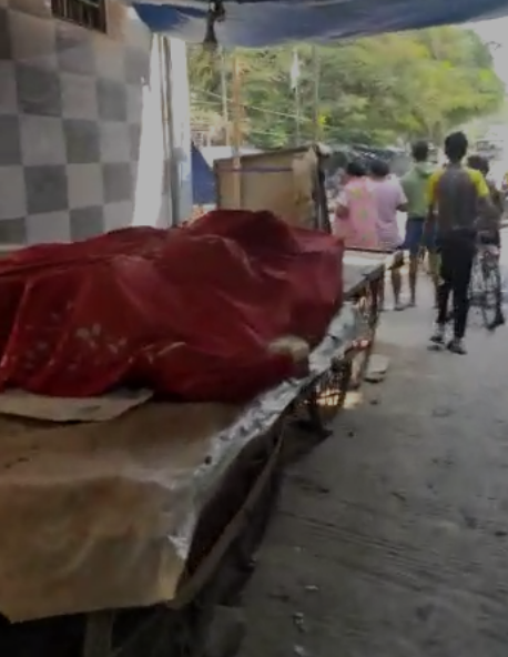 cuffeparade4's tweet photo. Dr. Baba Saheb Ambedkar Nagar Cuffe Parade
Almost 1000 people commuting through this lane has no space left to walk as half of the road 🙏🙏🙏@CMOMaharashtra @MumbaiPolice @CPMumbaiPolice @rahulnarwekar @HNarwekar @DGPMaharashtra 
@mybmcWardA @mybmc https://t.co/tHWpndScDb