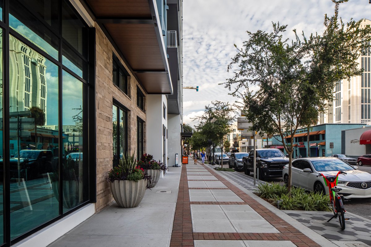 SundanceArch's tweet photo. Don't underestimate the power of a canopy and how it can completely elevate your building's facade. Take your building to the next level with one of our custom flat metal canopies!

#flatmetalcanopy #aluminummaterials #woodgrain #soffits #exteriordetails #architecturalproducts https://t.co/DJ8cNJqjMv