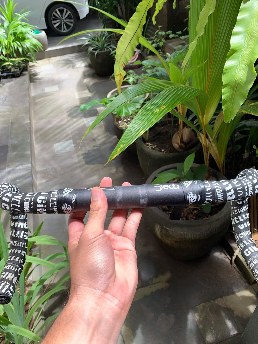 crowncyclebali's tweet photo. WTS DROPBAR DEDA MAGIC 420mm #fnfjb lokasi bali , bartape cinelli 1.100k https://t.co/YkFtQmyf9H