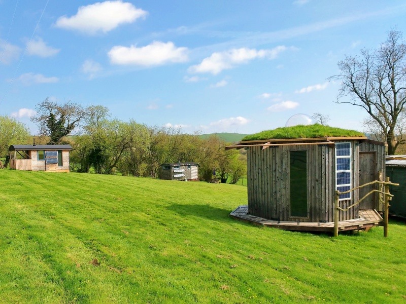 Camping_Direct's tweet photo. Nestled in a secluded countryside bordering Carsington Water, EcoPod Holidays offer a warm and cosy space to relax, cook a meal and sit around the cosy wood-burning stove.
https://t.co/yZNNyTKPOc
#Ashbourne #Derbyshire #Countryside #RuralRetreat #EcoPods #CampingPods https://t.co/IdE4TQVq8N