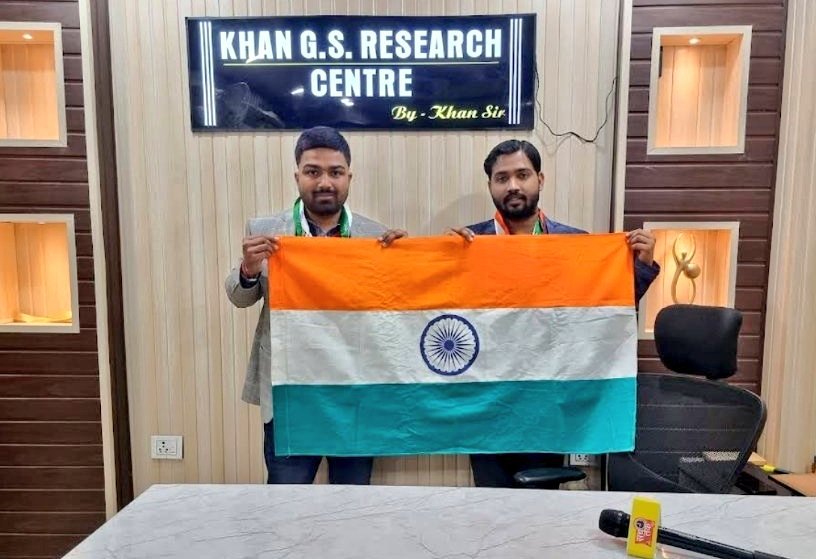citizen_savan's tweet photo. I stands with #khansir
No FIR can break our strength.
#RRBNTPC #RRB_scam
#khansirpatna https://t.co/KiiJNpbfst
