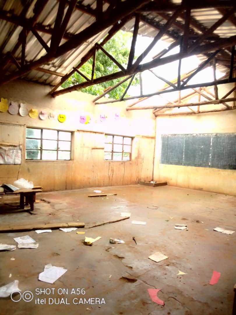 daddyhope's tweet photo. This is at Mukanga Primary School in Mashoko down in Bikita.

These people voted for ZANUPF in the last election but that vote was betrayed.

Citizens Coalition for Change needs to go and do some heavy lifting on such areas starting from NOW!

These are the results of LOOTING! https://t.co/F18ViV7rwW