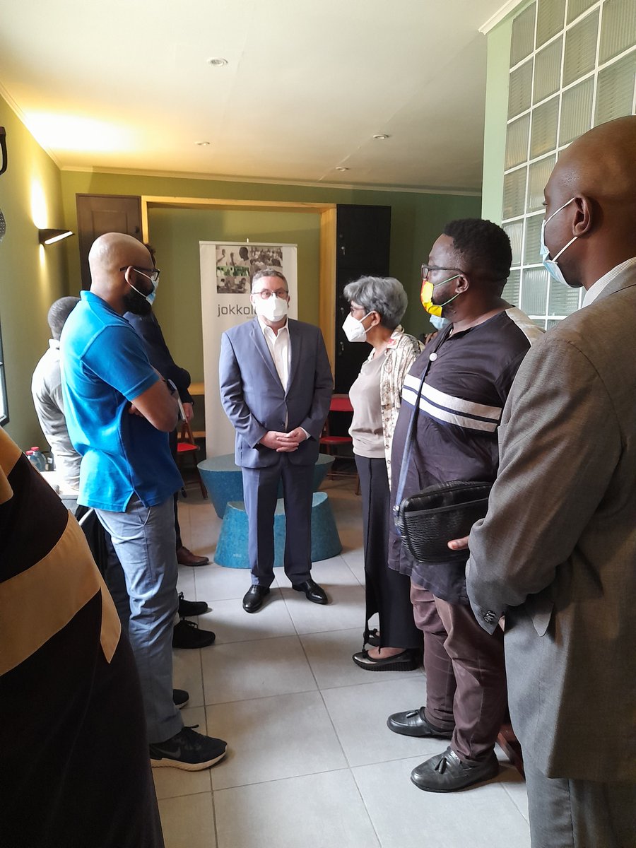 LaKmerTech's tweet photo. Visite de @micheldrobniak conseiller économique de @AmbFranceSEDR pour une prise de contact avec le réseau #kmertech dans les locaux @ActivSpaces @JklDouala https://t.co/EqpDDMp8L5