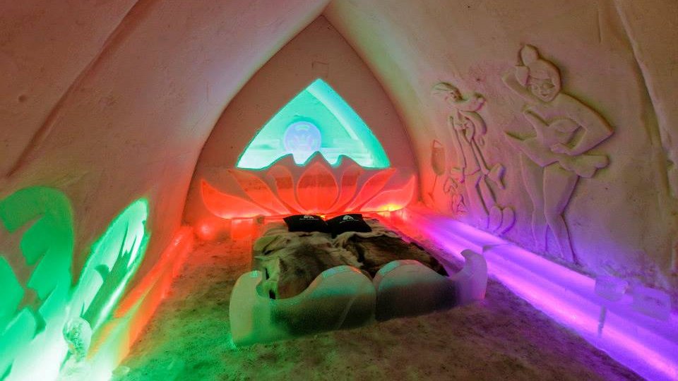 DiscoverFinland's tweet photo. The Arctic SnowHotel, just 26 km from Rovaniemi, is a unique icy destination with an ice bar and restaurant, ice sculptures, a delightful ice chapel popular for weddings, a snow sauna, and of course rooms in the snow hotel - open daily until 31st March!  https://t.co/5dHcYutnLL https://t.co/9JKPYHkk6z
