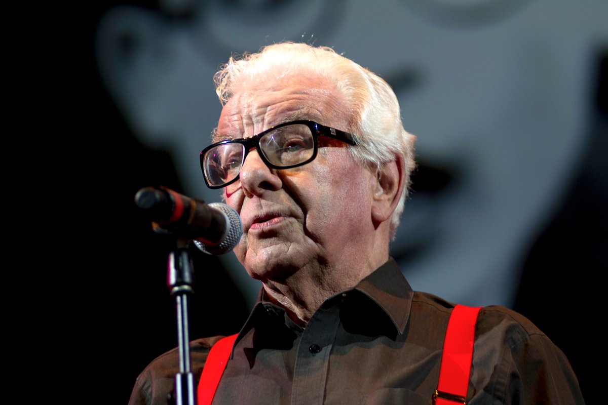We are so saddened to hear the news that comedy legend and national treasure Barry Cryer has passed away. As you all know, Barry was a fantastic guest and friend of the festival. Our thoughts go out to his family and friends.