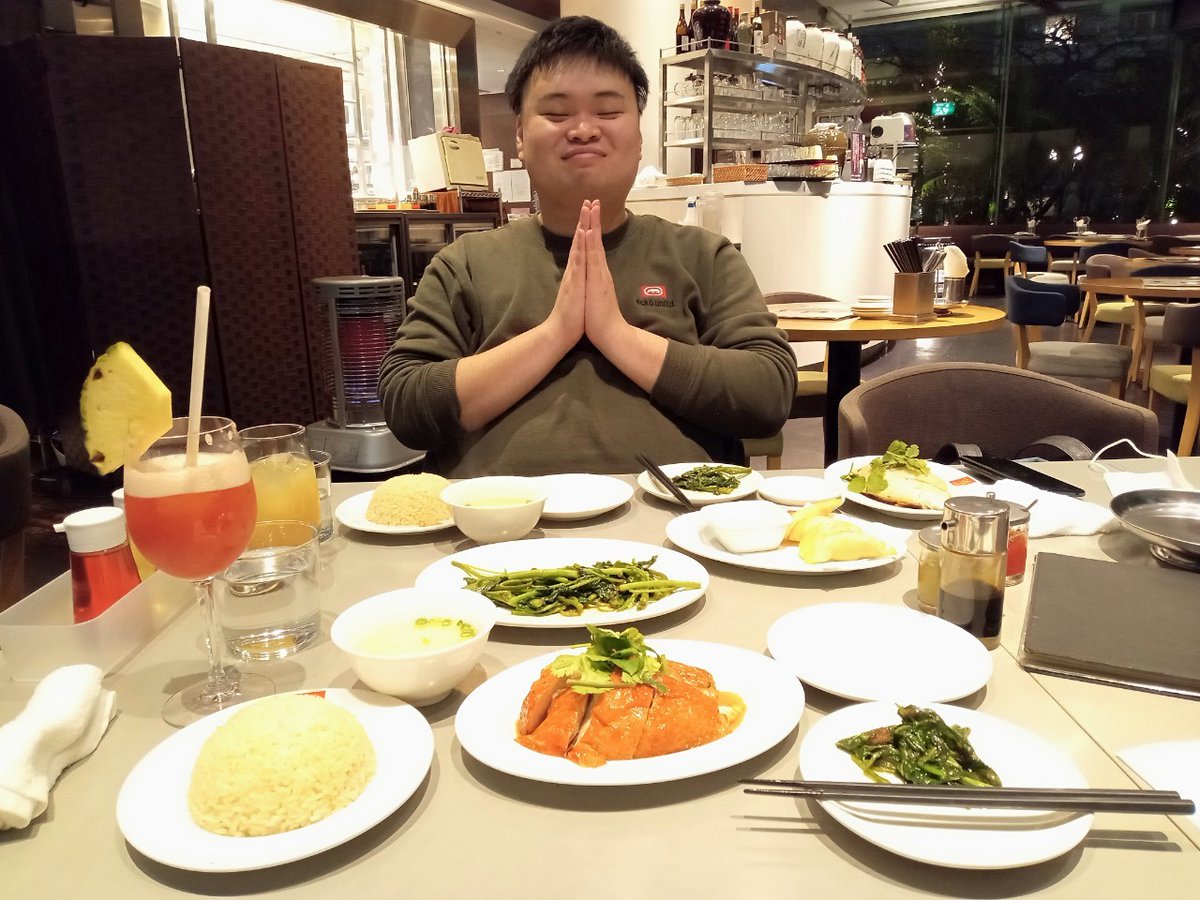 toshiayunoroke's tweet photo. 今月24日は付き合ってからちょうど2年記念日。
ということで田町のウィーナムキーというシンガポール料理屋さんでお祝いしました。

凄く雰囲気の良いところでデートにおすすめ！

そして凄く美味しいんだよ！
２年間ありがとう。そしてこれからも宜しくね！！ https://t.co/ZqKjFCflMx