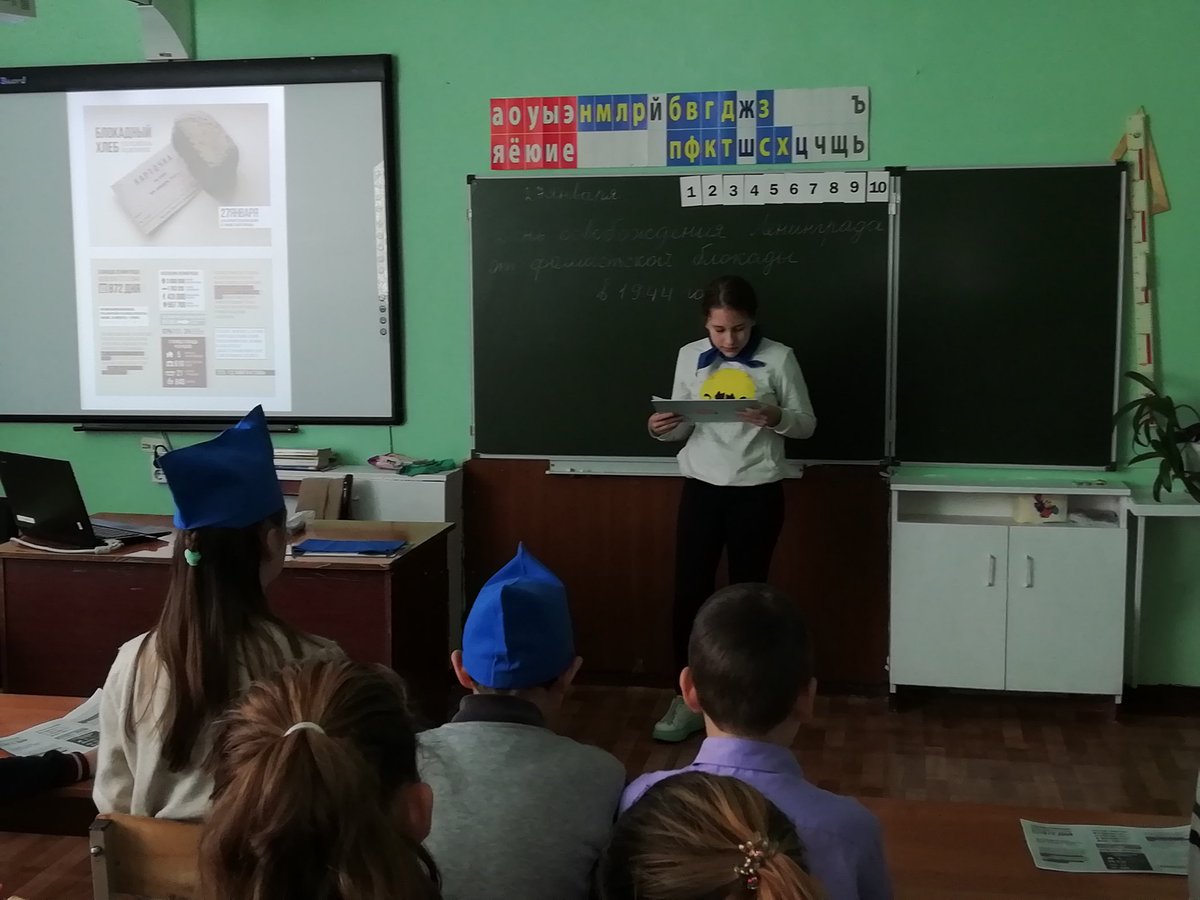 В целях сохранения исторической правды и памяти о событиях ВОВ,школьники ГБОУ ООШ п.Ровно-Владимировка приняли участие во Всероссийской Акции памяти «Блокадный хлеб». Были проведены классные часы,посвященные блокадному Ленинграду.Символом Акции был кусочек ржаного хлеба в 125 гр.