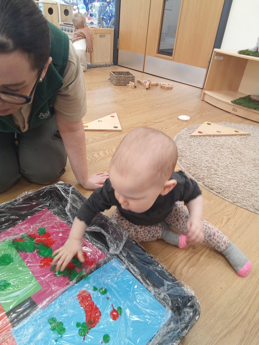 AshbridgeMaxy's tweet photo. We have created some beautiful splatter paint pictures in Snowdrops this morning #splatterpainting #earlymarkmaking #exploringcolours #exploringtextures https://t.co/lXuyKwgaBx