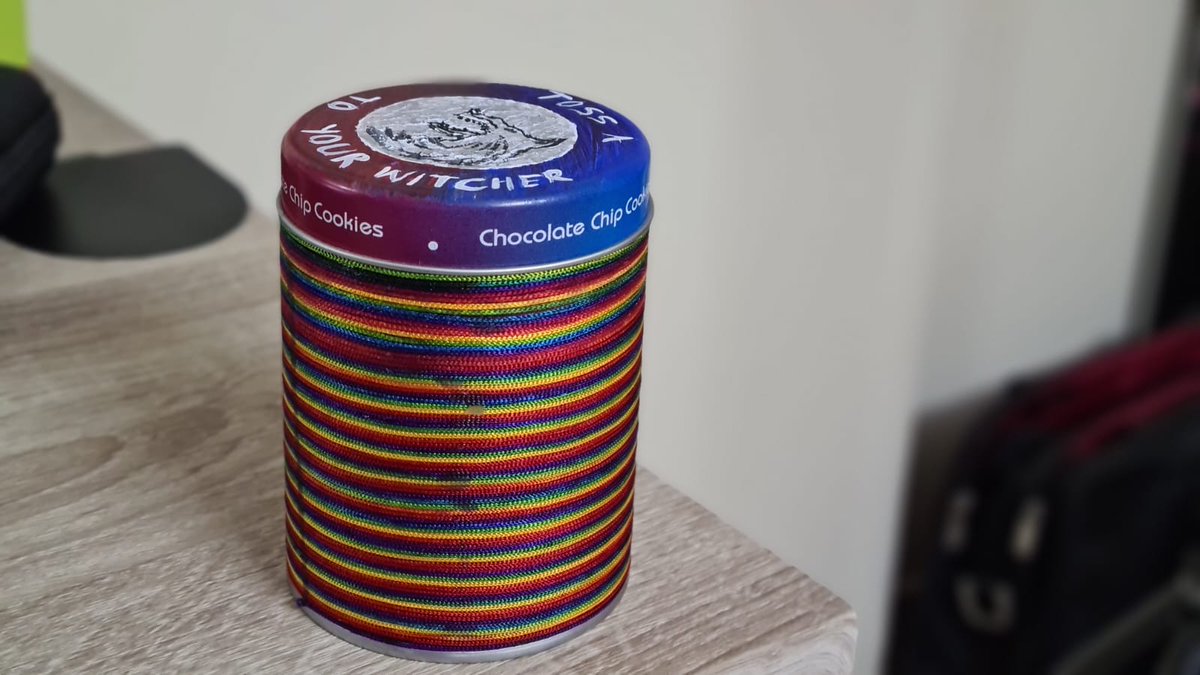 ChindeNuma's tweet photo. After 2 months of holding on to a cute little cookie can, I finally figured what to do with it.
What a strange satisfaction it is to repurpose.
Turned into a coin container, what used to be a cookie can.
More scrap to pile up!
#repurpose #upcycling #upcycle #upcycled #repurposed https://t.co/BN2h7Fm39A