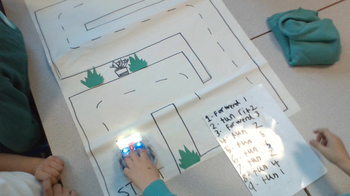 TindalBunney's tweet photo. 2 Leeds have been showing great understanding in Computing recently. We have been programming bee-bots to make them travel through a map!🗺️ Children have been using great teamwork and problem-solving skills😁 🐝 @arktindal #teamwork #problemSolving https://t.co/0oXmaVAjgQ