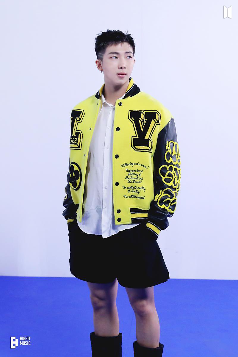 italianarmyfam_'s tweet photo. 📸 [THREAD] Scatti dei BTS per il photoshoot di GQ postati su Naver‼️

@BTS_twt #BTSXLVbyVOGUEGQ https://t.co/rRmqu7RJpb