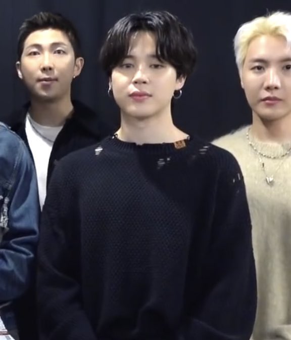 braveyOOki's tweet photo. jimin : we have different clothes — a thread https://t.co/oWHZJ694qA