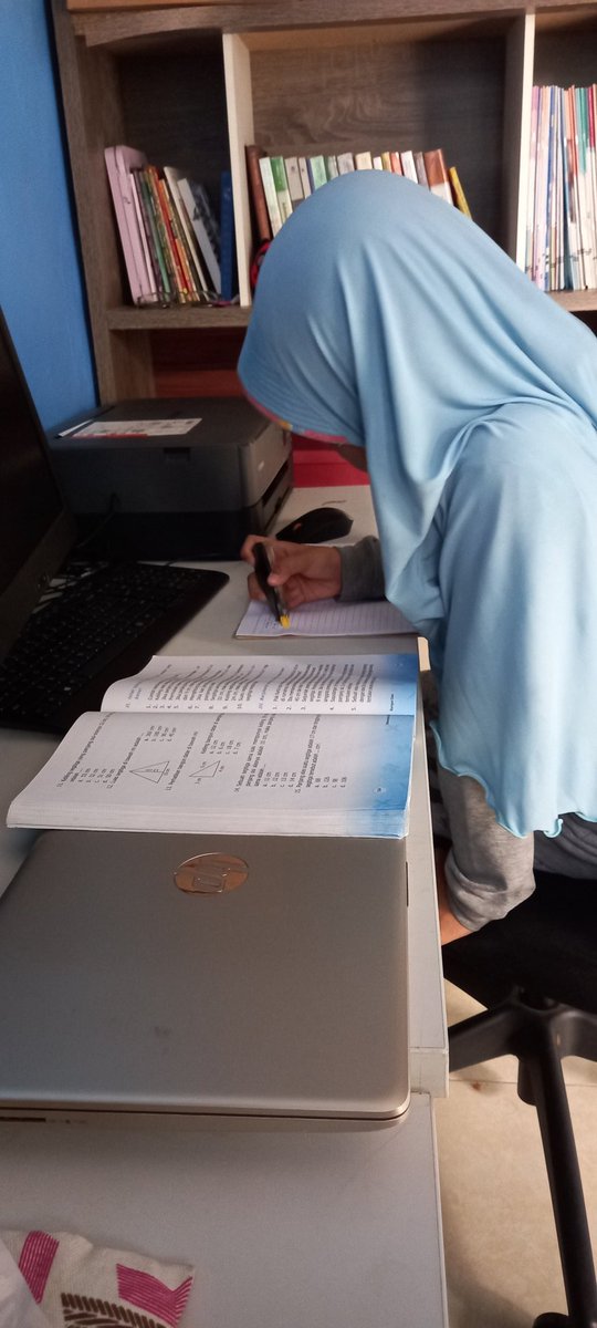 Mata pelajaran favorit dr murid2ku ini adlh Matematika..IPA dan Bahasa Inggris🥰

Klo dah ketemu pelajaran ini..Mereka bljrnya semangat bnget..nggak mau udah2🤣

Semangat ya murid2 les kesayanganku