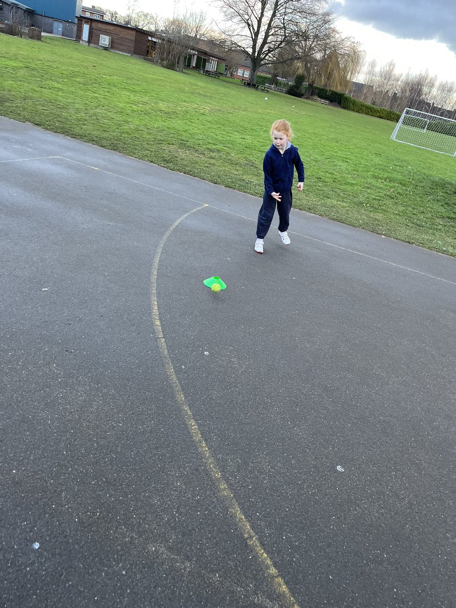We had lots of fun this morning developing our accuracy and throwing skills in PE. Thank you Coach Elise for another fantastic session 🎾