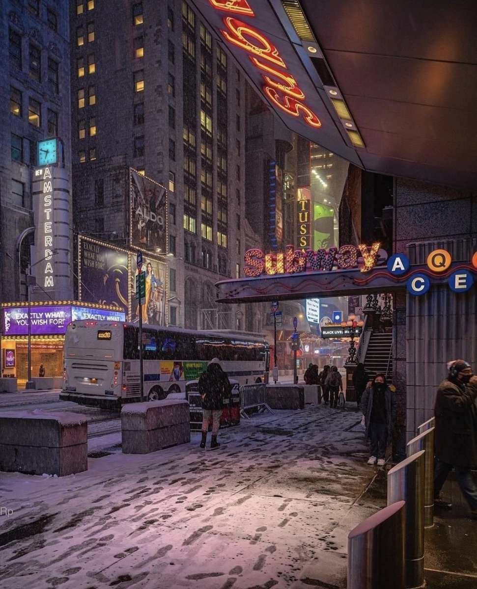 tmbIrpics's tweet photo. Times Squares New York , ❄️ https://t.co/3RvuZUesz2