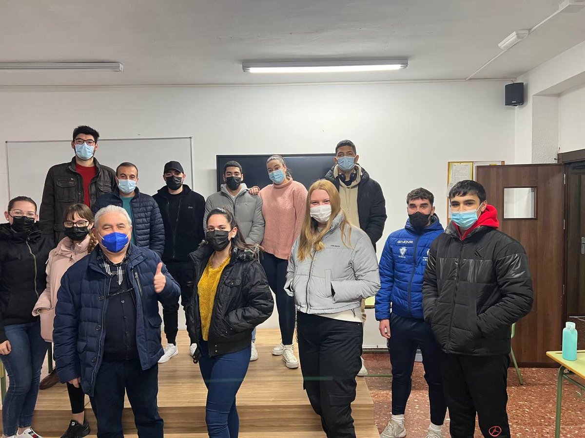 ¡Muchas gracias a todos los compañeros de 1° de #CyACartuja por vuestra atención y vuestro interés!
Como hemos dicho, el compañerismo es clave para el éxito, así que ya sabéis, aquí estamos para lo que necesitéis 😉.