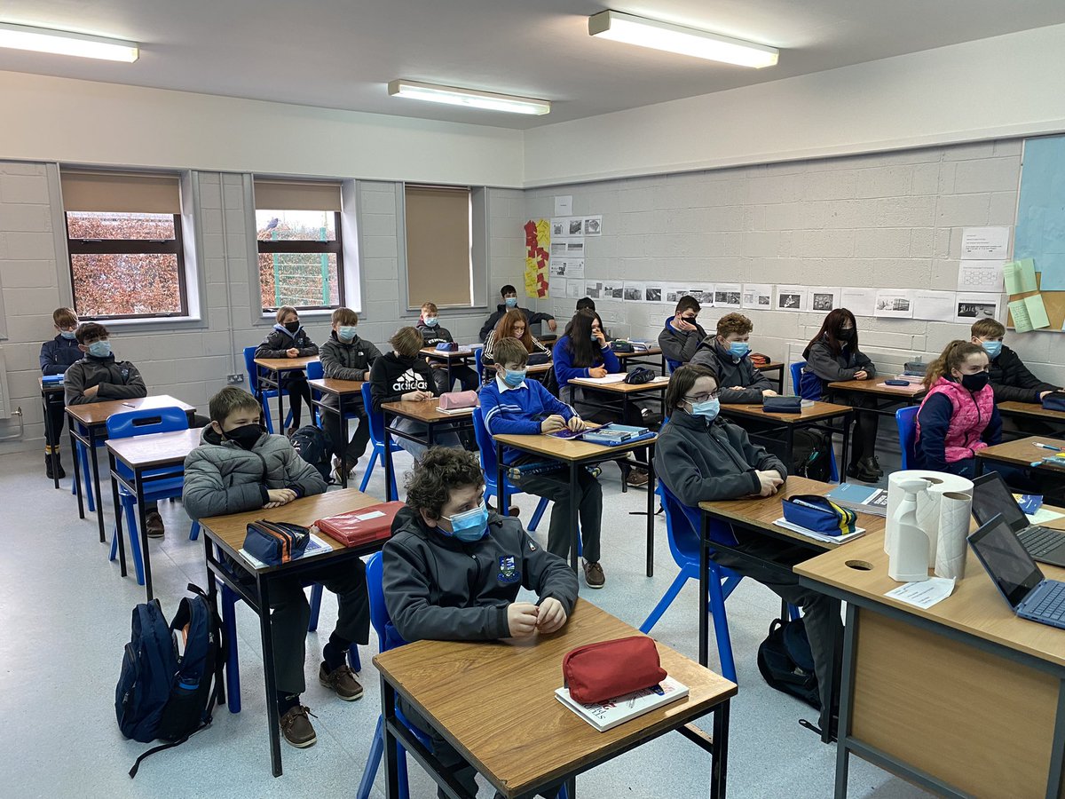 ColaisteMhuireK's tweet photo. Thanks very much to Garda Andy Neil, excellent presentation for @ColaisteMhuireK raising awareness around alcohol, drugs, safe socialising, phones and social media #friends #digitalfingerprint #consent #offensiveweapons https://t.co/5TMkobnnGH