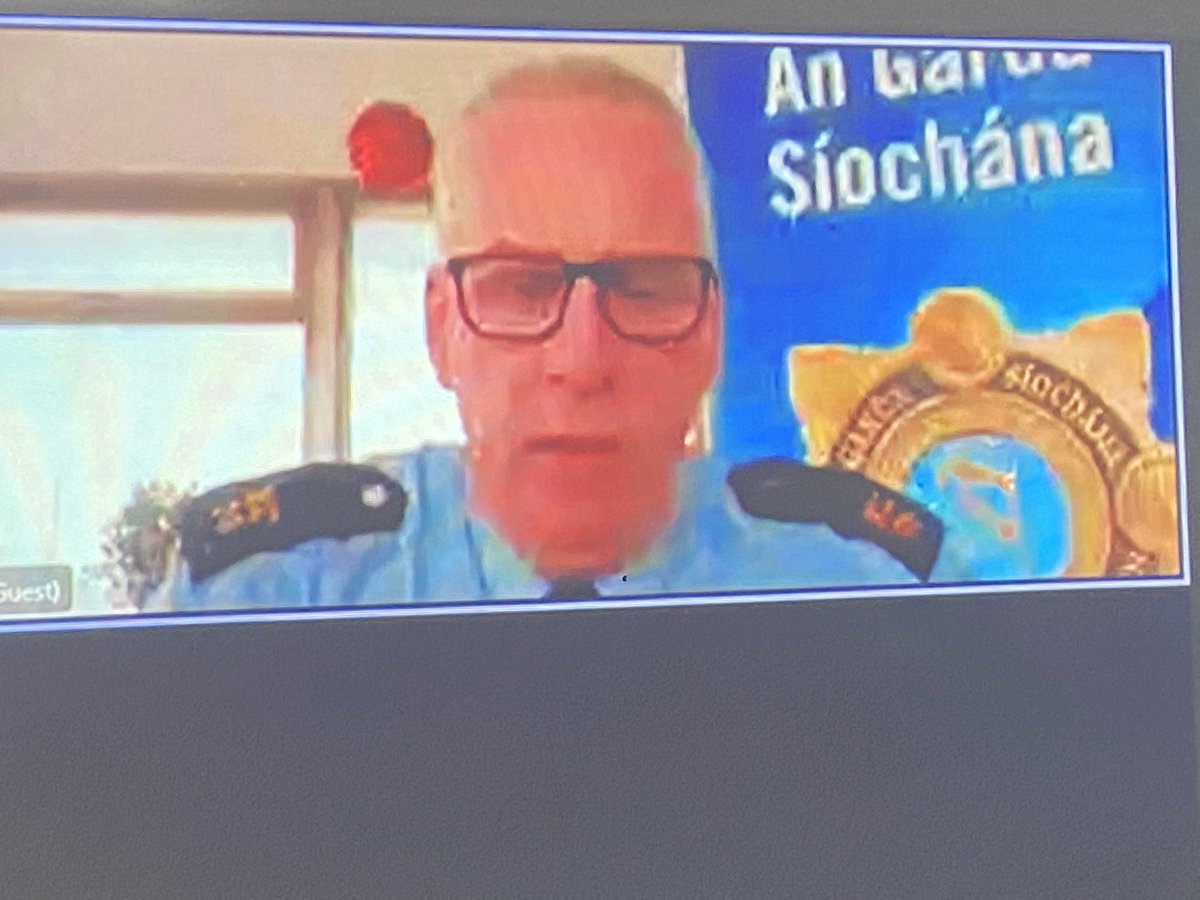ColaisteMhuireK's tweet photo. Thanks very much to Garda Andy Neil, excellent presentation for @ColaisteMhuireK raising awareness around alcohol, drugs, safe socialising, phones and social media #friends #digitalfingerprint #consent #offensiveweapons https://t.co/5TMkobnnGH
