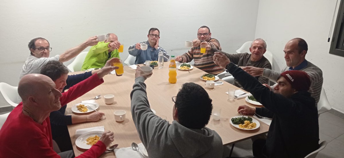 fvo_cat's tweet photo. El Jose Maria ha celebrat 6⃣1⃣ anys amb els companys i companyes de la Llar El Cinquantenari II amb una #festassa 🥳

#disCapacitat #granfamíliaFVO #granprojectesocial #VallèsOriental  #anysianys #permoltsanys #aniversaris https://t.co/mB77VjGRzc