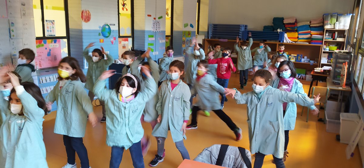 ClaretLarraona's tweet photo. In music class we dance to the beat and after we move our body, we do some relaxation. How much fun music brings! #plurilingüismo #english #inteligenciamusical #inteligenciacinestésica https://t.co/H0qPkFlJol