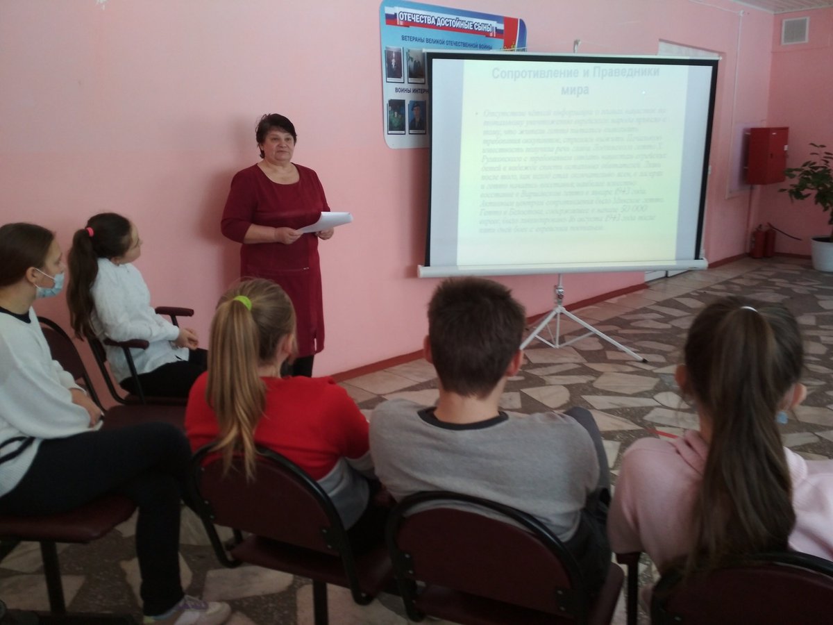 DomkulturiNick's tweet photo. 27 января в День памяти жертв Холокоста в Николаевском сельском Доме ��ультуры состоялся исторический вестник «Чтобы помнили…» В ходе мероприятия участники познакомились с историческими фактами истребления целых народов, ��ыло убито около шести миллионов евреев. https://t.co/ilIXV1cZrw