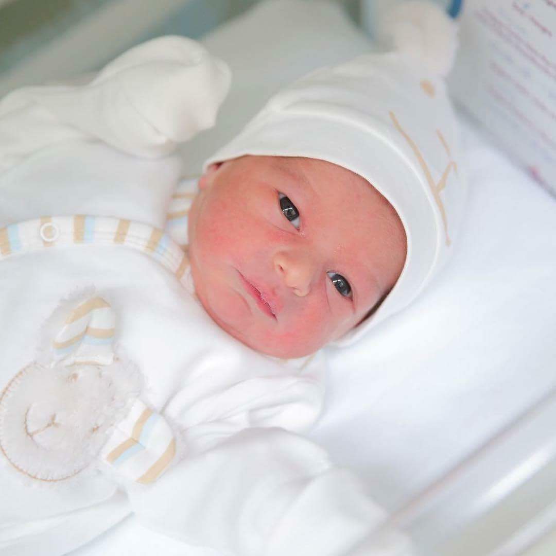 زادت علينا....قطعة سكر لعائلتنا بنوتة حلوة ...
اختارو معيا اسم ....