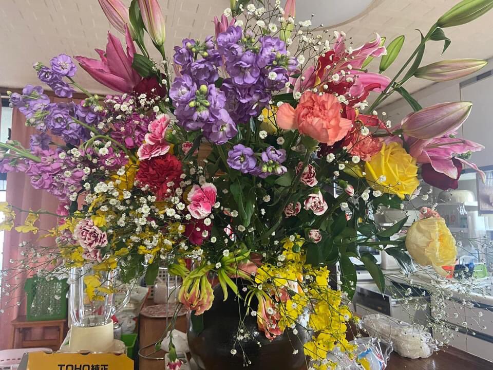 kojakeishun's tweet photo. 市民と共に全力で『日本一元気で魅力あるまちづくり』の実現に向けて全力で頑張りますので宜しくお願い申し上げます。

職員の皆様の激励に感謝🥲

感謝🥲

花々や激励に感謝感謝‼️

今日も元気で頑張りましょう‼️ https://t.co/YIOniUYuf3