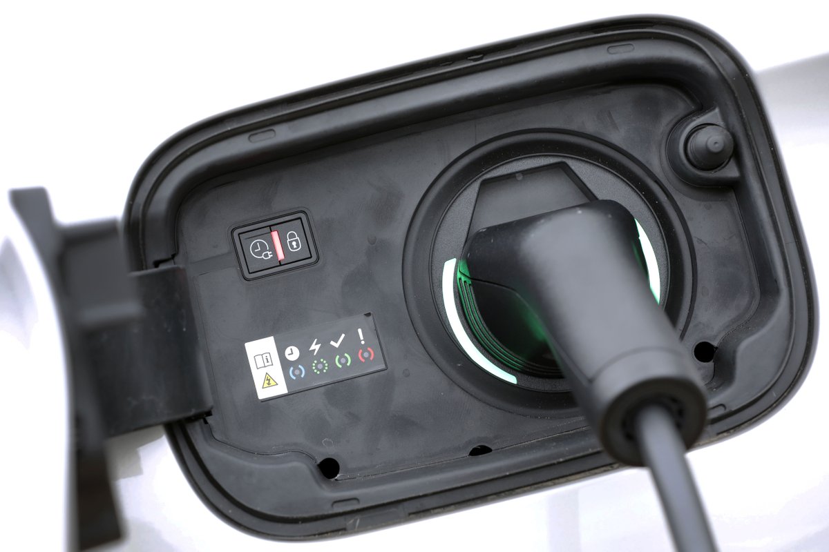 Despite this miserable year, there is optimism. With Brexit uncertainty largely overcome with the TCA deal, investments have been unleashed, many of which will help transform the sector to its zero-emission future

smmt.co.uk/2022/01/dismal…