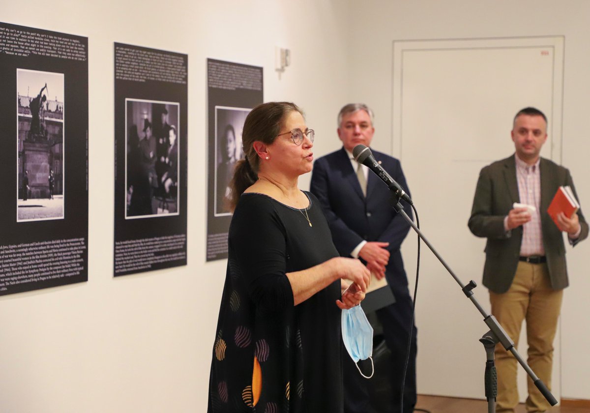 Ceska_centra's tweet photo. 🕯️Dnes si připomínáme Mezinárodní den památky obětí holocaustu. Je to den, který nám připomíná, že bychom neměli #nikdy zapomenout na tragédie našich dějin. I @Ceska_centra se připojí k uctění památky milionů obětí nacistického teroru. @CzechCenter @Centretcheque #CCStockholm https://t.co/jPQ56wr5qH