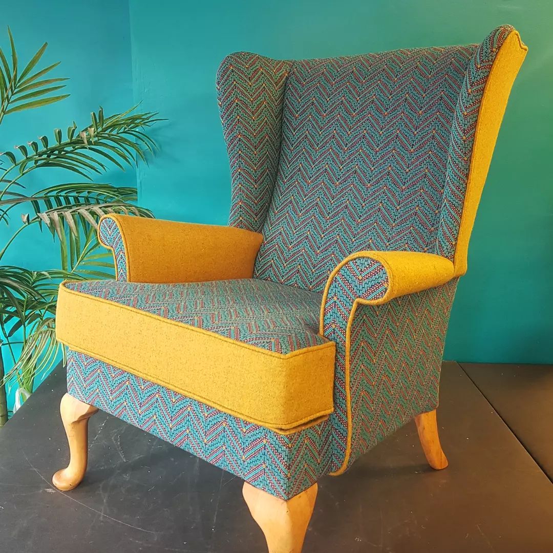 THE_AMUSF's tweet photo. Social media is a great way to find #inspiration and make valuable connections as a #student or #newbusiness &amp; it's also the perfect way to shout about your achievements and show your progress along the way.

Well done to #AMUSF #upholstery student #BayandHazelUpholstery https://t.co/YFjpmgMdwn
