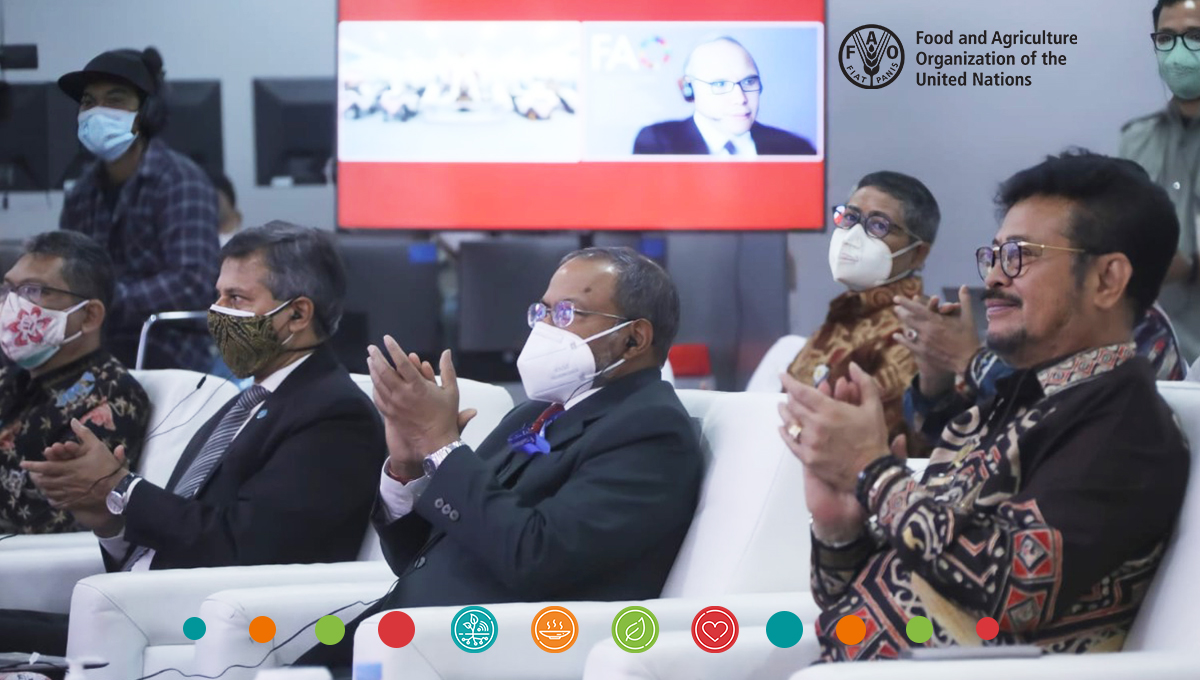 FAOIndonesia's tweet photo. #Sobatpangan, @FAOIndonesia Representative @AryalRaj1 participated in the Kick-Off Ceremony of #G20Indonesia  Agriculture Working Group together with HE MoA @Syahrul_YL &amp; HE Ambassador of India 🇮🇳. Congratulation #Indonesia 🇮🇩 for #g20 presidency 2022! 
@kementan @FAOAsiaPacific https://t.co/azFWOqoJLj