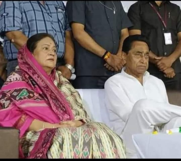 *मध्य प्रदेश के  पूर्व मुख्यमंत्री परम् आदरणीय श्री कमलनाथ जी एवं पूर्व सांसद परम् आदरणीया श्रीमती अलकानाथ जी को वैवाहिक वर्षगांठ की हार्दिक हार्दिक बधाइयाँ एवं अनंत शुभकामनाएं।