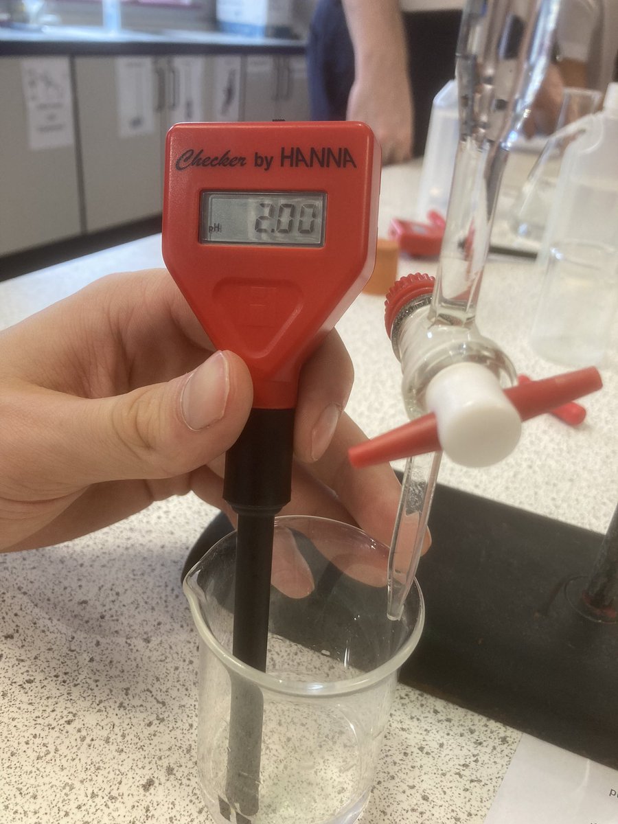 RishworthSci's tweet photo. Year 13 PAG 11. pH curve investigation. #nowacidic #pastequivalencepoint #practicalchemistry #ocr https://t.co/DoOW3Dub8m
