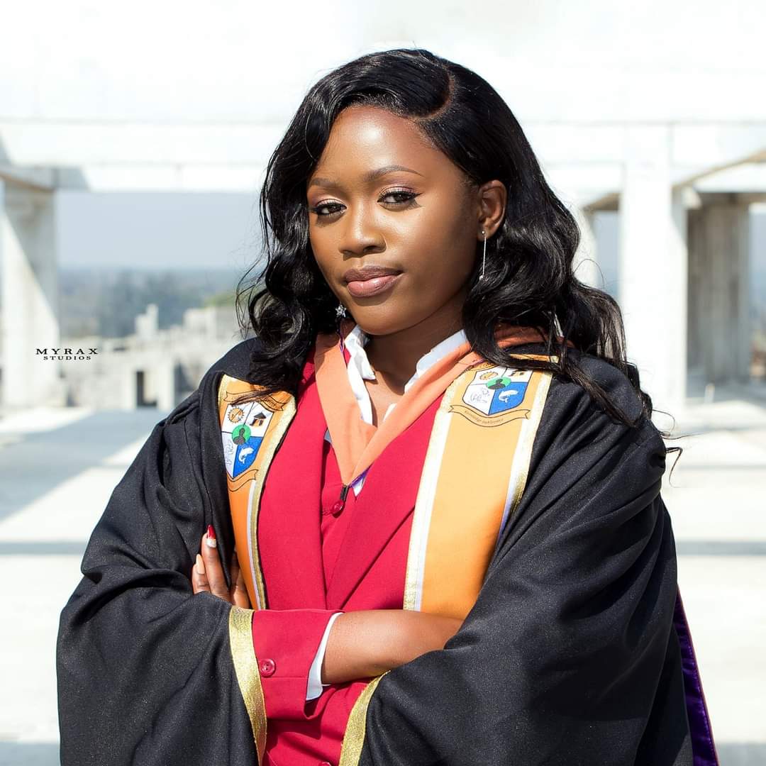 HonMushimba's tweet photo. She was the best graduating student in mechanical engineering &amp; from my constituency. The opportunity to discuss career options after graduation was cherished. Symbolic passing of the ladder so others climb on it 🙏🏾👍🏾👌🏾. So proud of her!
#GirlChild
#GirlsInSTEM
#EngineeringRocks https://t.co/CTsk6v78Pa
