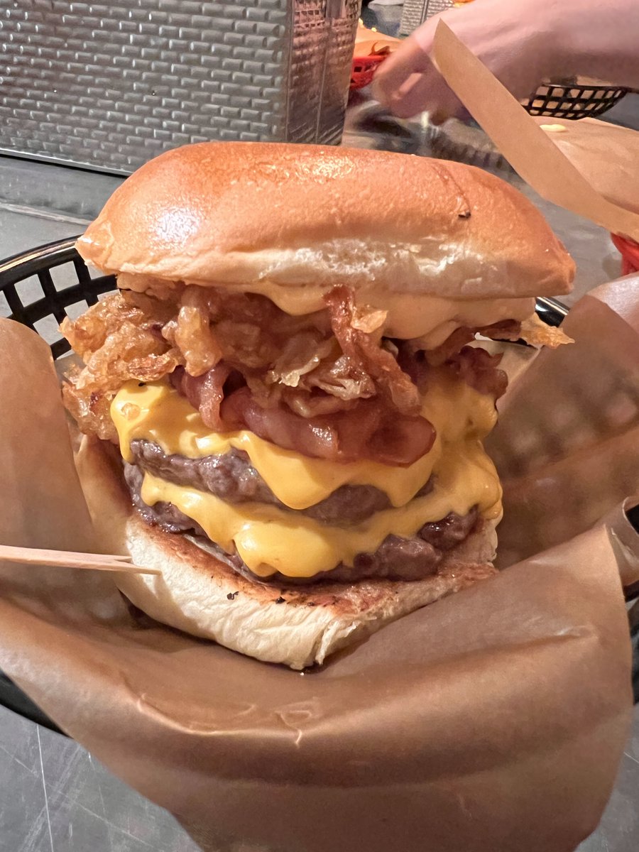 FoodieStavanger's tweet photo. I think it is safe to say that Hekkan is still the best #burger place in #stavanger 🥳🍔 I did a burger marathon last year: https://t.co/PAitelX1mW https://t.co/Th4Ty53Ip4