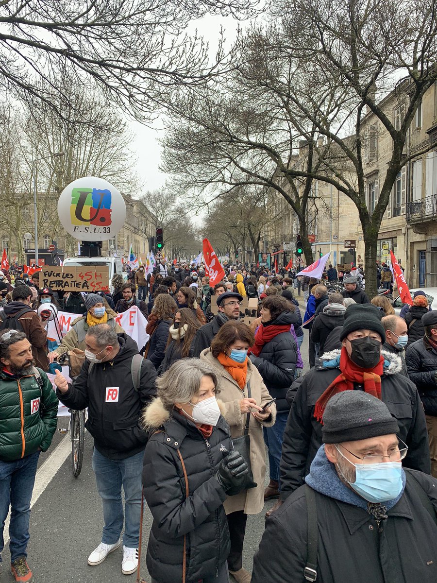 Des manifestants se sont réunis place de la République ce jeudi, et défilent en ce moment dans les rues de Bordeaux. Ils réclament une hausse des salaires et une amélioration des conditions de travail dans de nombreux secteurs. <a href="/SO_Bordeaux/">Sud Ouest Bordeaux</a>