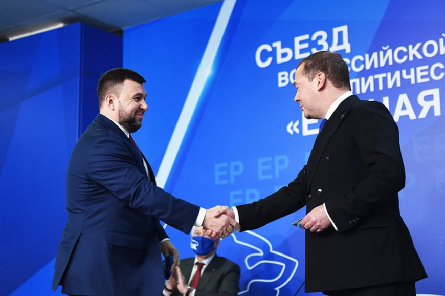 С учетом вчерашней новеллы о сокращении количества февральских пленарных заседаний Госдумы до 3-х,рассмотрение проекта обращения ГД к Владимиру Путину о признании ЛДНР могут вообще передвинуть на март.ЕР получит еще больше пространства для маневра в повестке по Украине и Донбассу