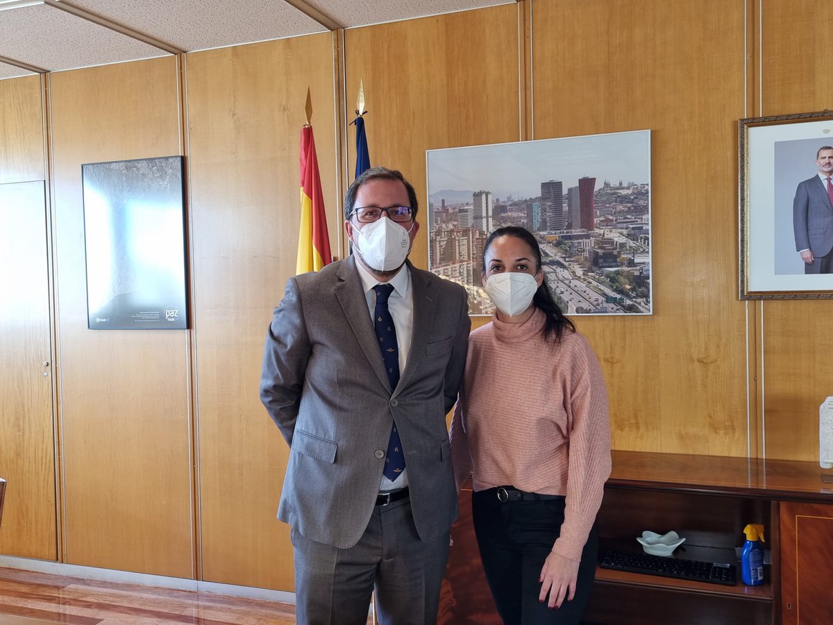 📍En Madrid  | El SG de Industria y Pyme, Raül Blanco, se ha reunido hoy con la emprendedora <a href="/Jenifer_BG/">Jennifer Baños</a> de la empresa <a href="/lazzum/">lazzum</a> para hablar de innovación social colaborativa.