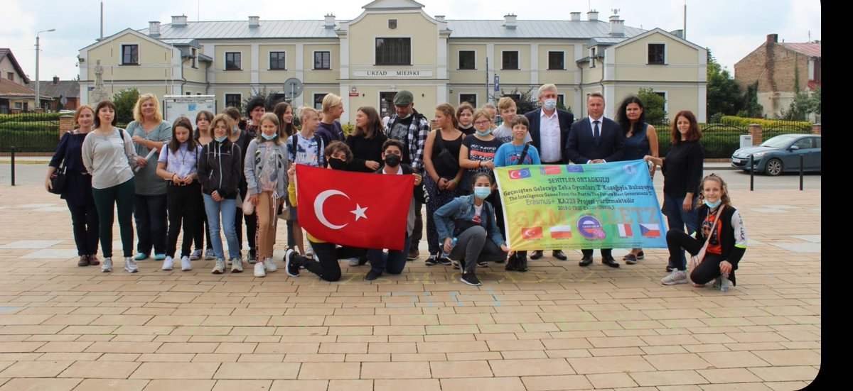 manisasehitler's tweet photo. Okulumuz Erasmus ve eTwinning projeleri ile ulusal ve uluslarası başarılarına yenilerini ekleyerek ülkemizin ve şehrimizin adını dünyaya duyurmaya devam ediyor.
@mdikici45 @il_mem_45 
@Mgencay4245 @sehzadeler1 
@sehzadelermem https://t.co/qcEryZmLGO