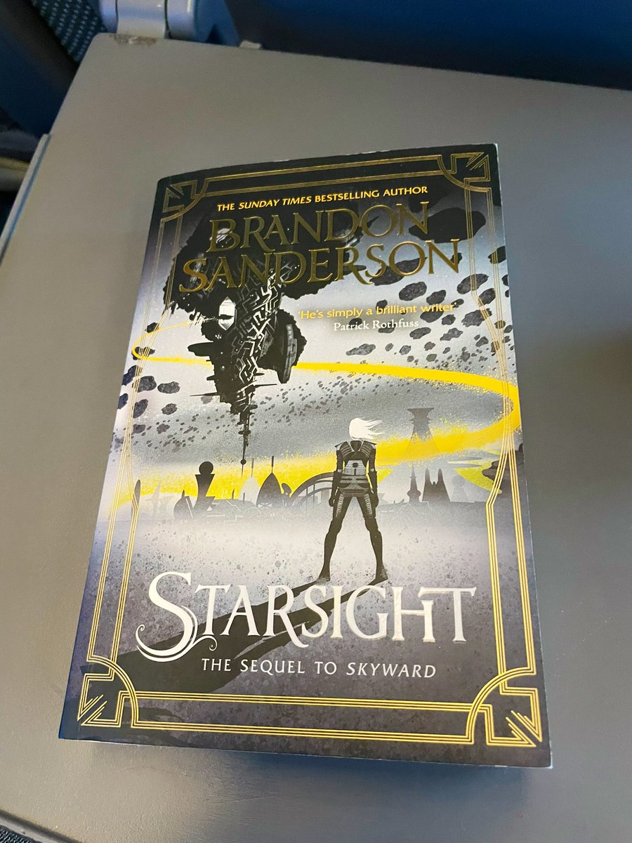 jensdefries's tweet photo. #Skyward me encantó, pero en #Starsight B. Sanderson hace lo mismo que en Mistborn: producir una secuela que abre el universo a cambio de traicionar la fórmula original que te enganchó.
No está mal, pero me esperaba otra cosa. El 3º determinará si la trilogía es un bop o un flop. https://t.co/uRt1Cxf8cn