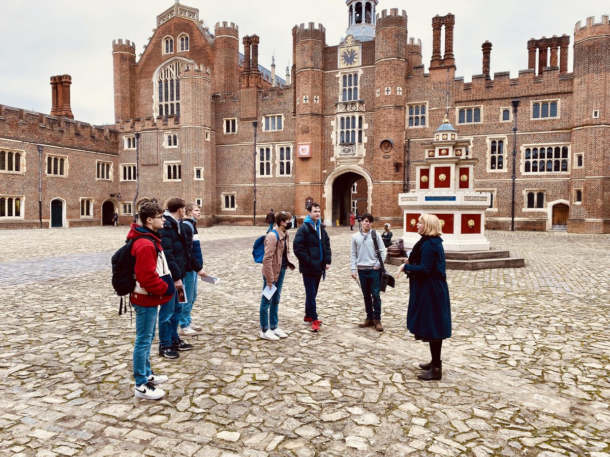 PangCollHistory's tweet photo. We've missed school trips! #PangCollUpper6th pupils are discussing the Mid-Tudor Crisis at Hampton Court Palace today. #PangCollHistory #Tudors #ALevels #AQAHistory https://t.co/v1nLiLo7yI