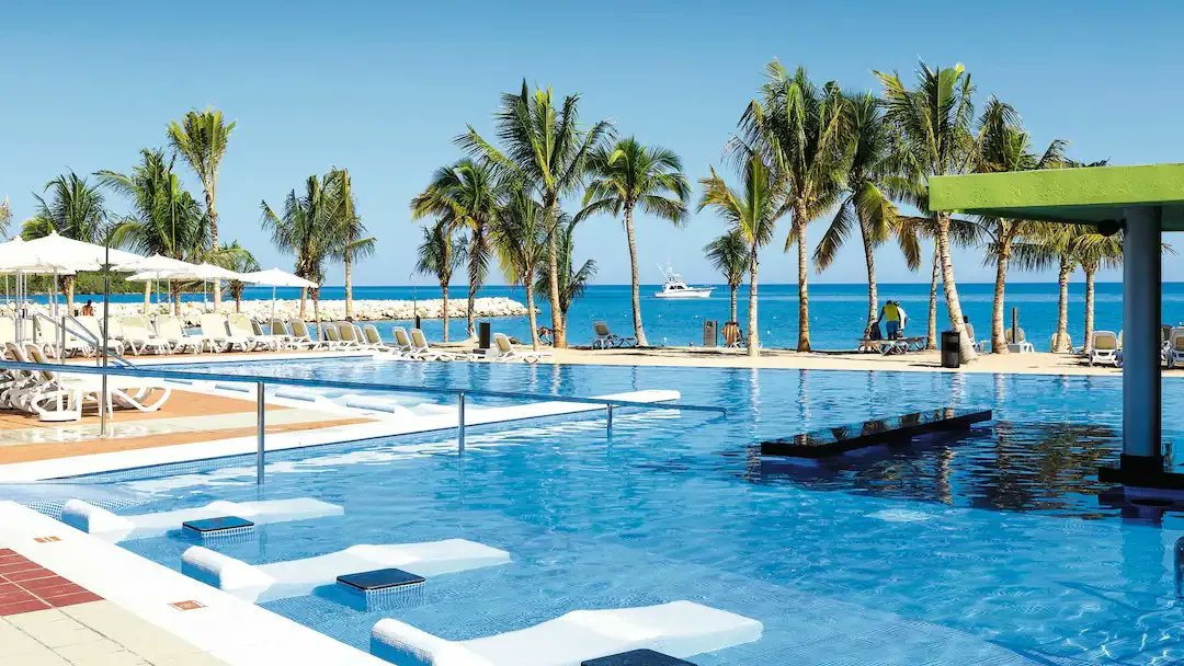 #MontegoBay #Jamaica #ALLINCLUSIVE #adultsonly getaway w/flights → travelscoop.co.uk/cw/45686075 🏝🇯🇲

#5star #RiuPalaceJamaica 👉 stunning #beachhotel w/ #relaxedvibe & huge pool w/ #submergedloungers & #swimupbar 💦🍹 #travelscoop #Caribbean #LuxuryTravel #luxuryhotel #summer2022