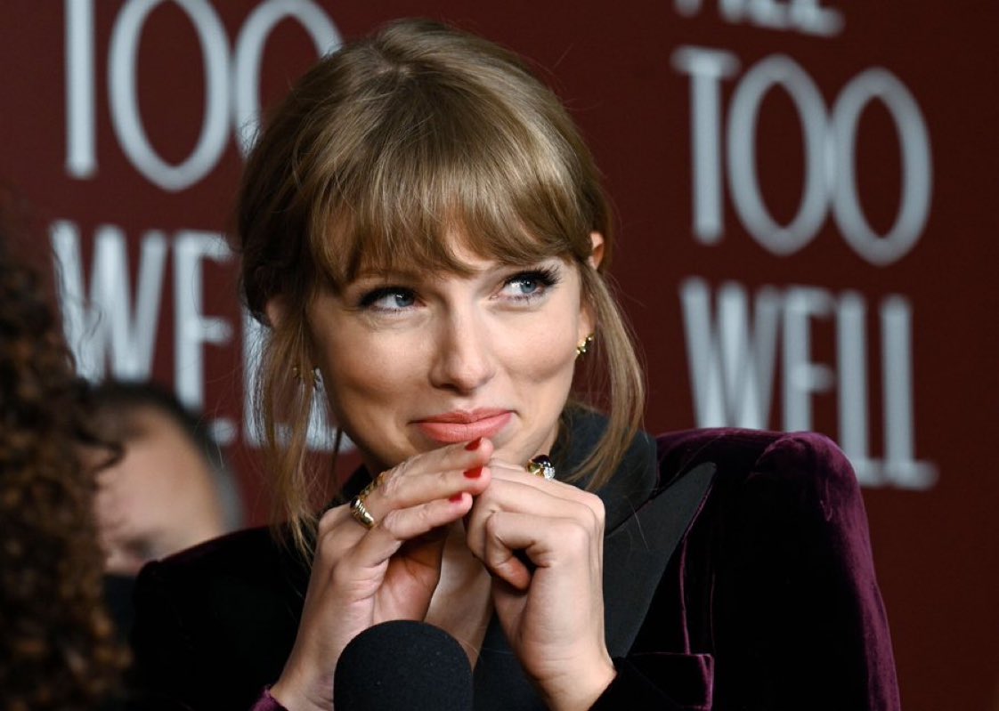 let's give taylor the award she DESERVES for this masterpiece 

I'm voting for #AllTooWell for #BestLyrics at the #iHeartAwards