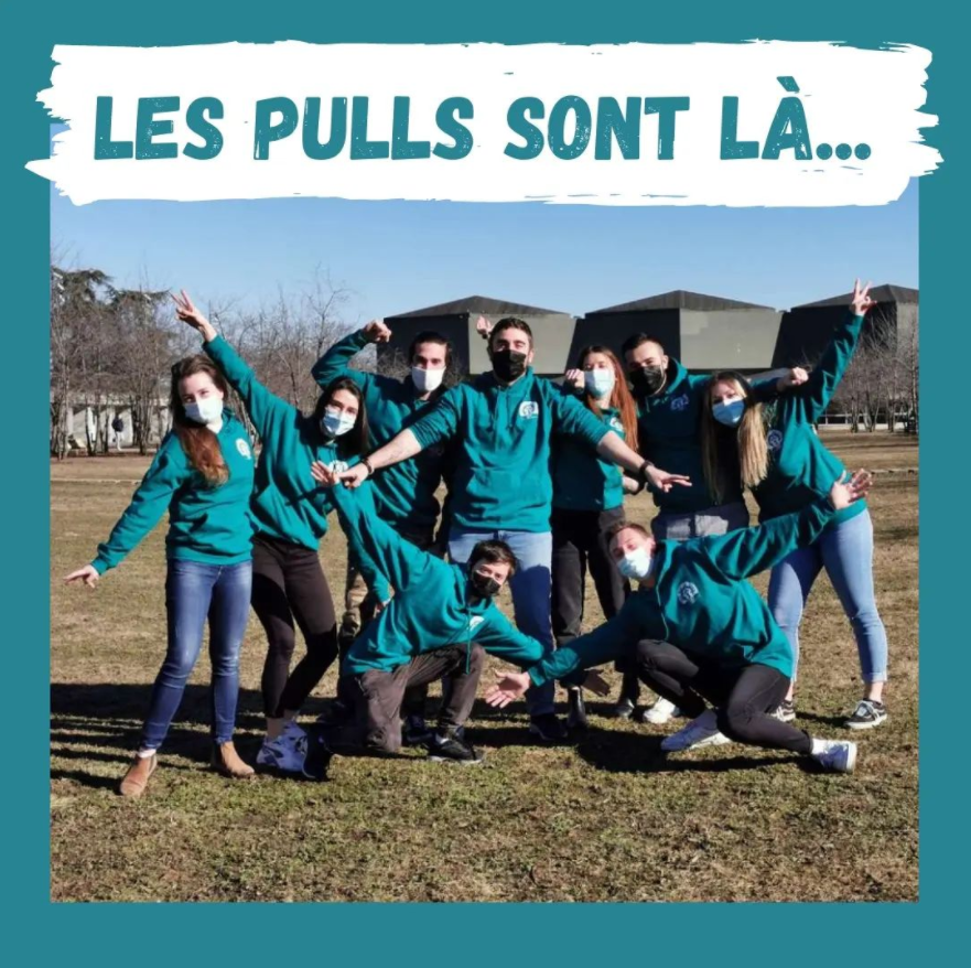 BDEBioHazard's tweet photo. Nous sommes de retour!!! Et pour fêter ça, nous vous proposons notre nouveau super pull de l'année 2022, d'une couleur incroyable: le jade!!!💚💙 Si tu souhaites en avoir un, ils t'attendent au local du BDE au prix de 25€, du XS au XL!!! Une bonne année 2022 à vous!🐰 https://t.co/qhsT87Sceh