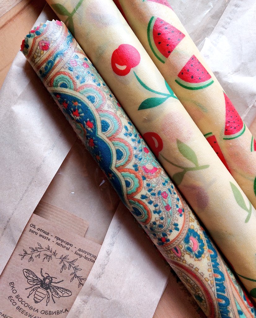 Си добив подарок од тетка Соња, инспиративна жена што прави еколошки восочни обвивки за пакување/покривање храна. Ја интервјуирав за во весник и жената веднаш сакаше да ми се заблагодари. Прекрасни луѓе постојат.