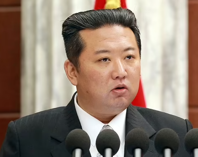 JamesCrisp6's tweet photo. ๐
๐
NEW: Hearing fabricated rumours from ill-placed sources that Kim Jong-Un will celebrate dramatic 3 stone weight loss by releasing a keep fit DVD that everyone in North Korea must buy on pain on death despite already being thin. ๐
So what's going on? #Thread. 1/637
#thinKim https://t.co/SgC8vmG3oT