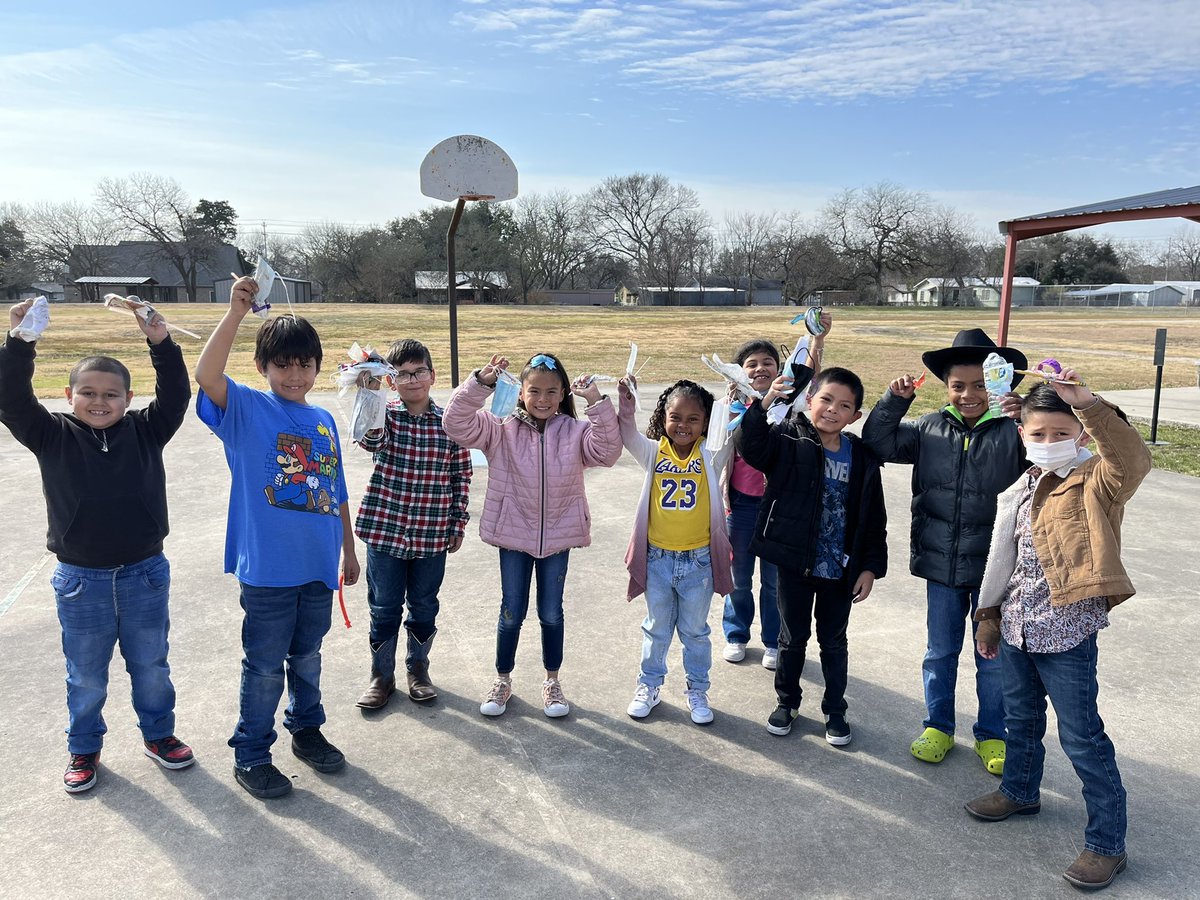 2nd grade <a href="/PatlanES/">Patlan Elementary</a> doing their part keeping our campus beautiful! #patlanmatadors #weworkhard