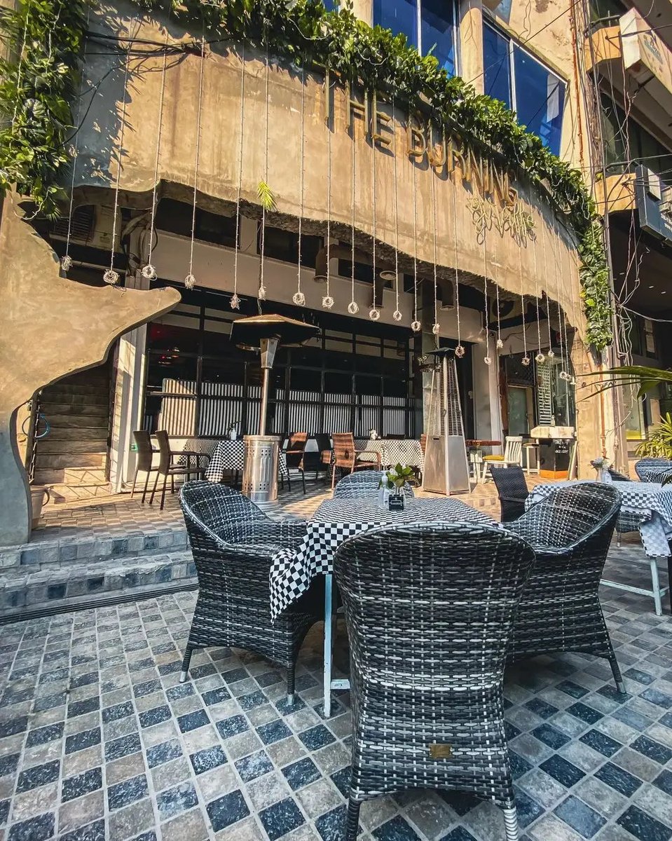 tafreego's tweet photo. The Burning Giraffe - A new trendy &amp; instagrammable place in the town! 
Tag who's going to visit this cafe with you.
.
[📸 @jeeyagraphy]
[📍@theburninggiraffepk] 

.

#cafes #restaurant  #restaurants #LahoreGuide #love #art #foodies #cityguide #food  #lahore #pakistan #design https://t.co/Cuv06aVSek