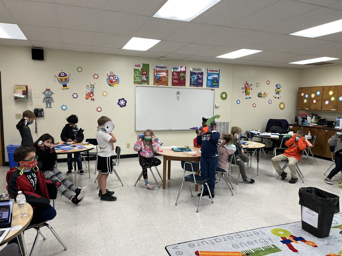 kcollazo's tweet image. Listening to nature sounds using our newly engineered ears! 👂🦻#STEM #DoScience @sfltrojans #Sound